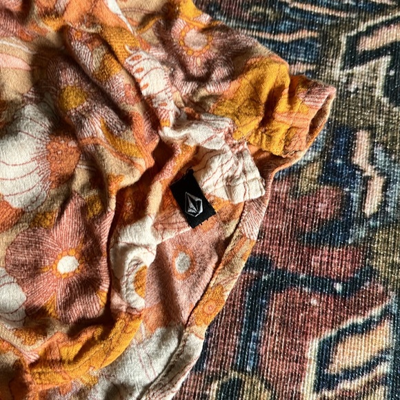 Volcom Floral Shorts - Picture 2 of 4